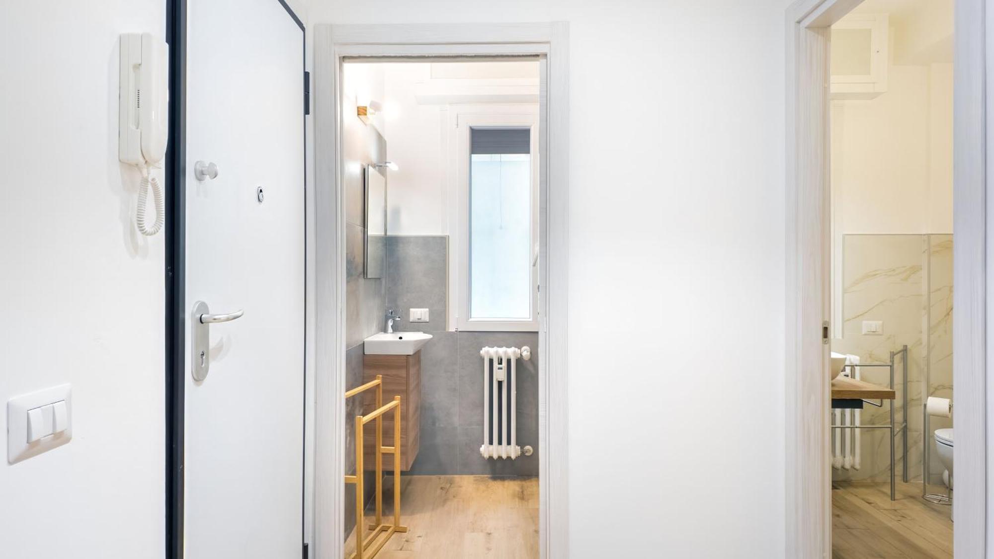 New Radio Apartment Rom